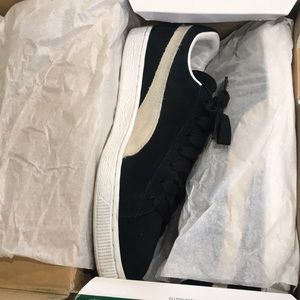 Great condition with box! Black PUMA size 11.5
